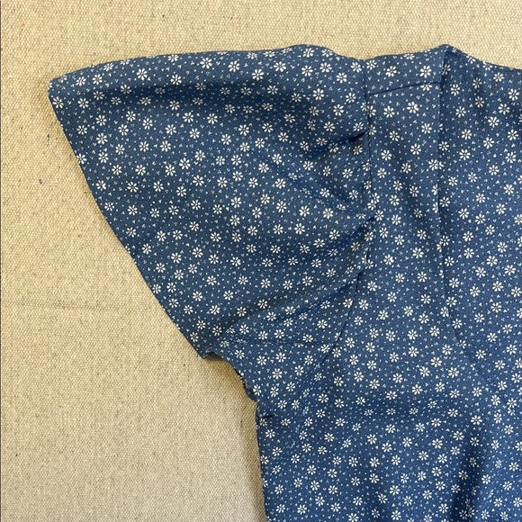 Levi’s Blue Ditsy Floral Mini Dress XS Tie Front Flutter Sleeve - Picture 4 of 7